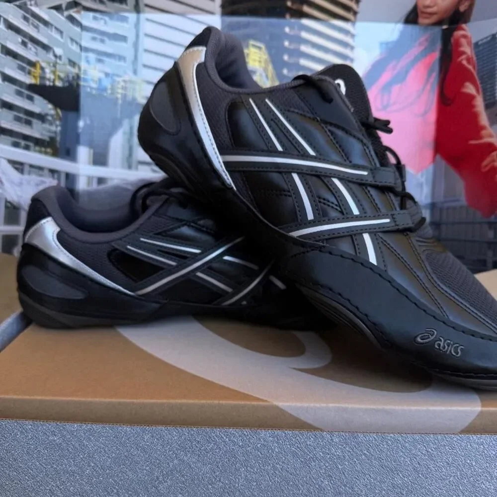 Brand new asics hypersync in colorway graphite grey black
